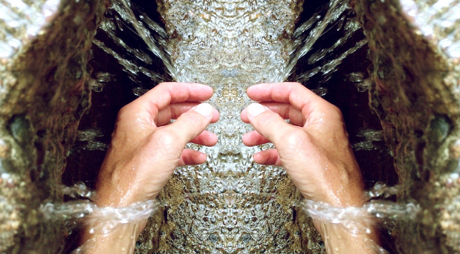 hands-809870_1920_edit