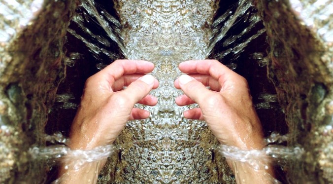 hands-809870_1920_edit