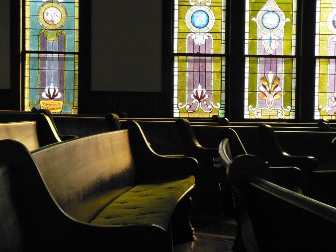 pews-and-stained-glass-1217331-1600x1200