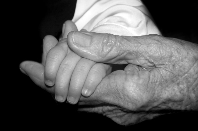 holding-hands-1308211-1599x1066